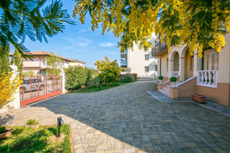 Villa Mimosa Near Desenzano Old Town Apt 5 Parking, A/C, WiFi
