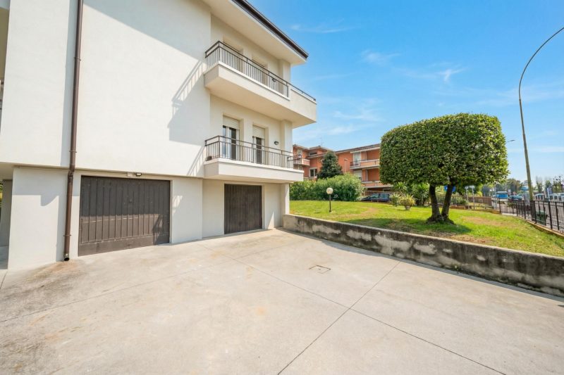 Casa Michelangelo Lake Garda Terrace Apt | Sleeps 6 + AC