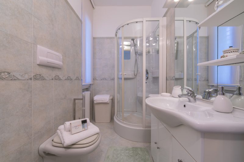 La Maison Fleurie Appt Girasole 2BR Terrace + Free Parking