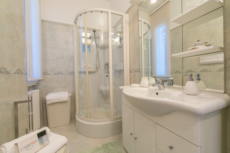 La Maison Fleurie Appt Girasole 2BR Terrace + Free Parking