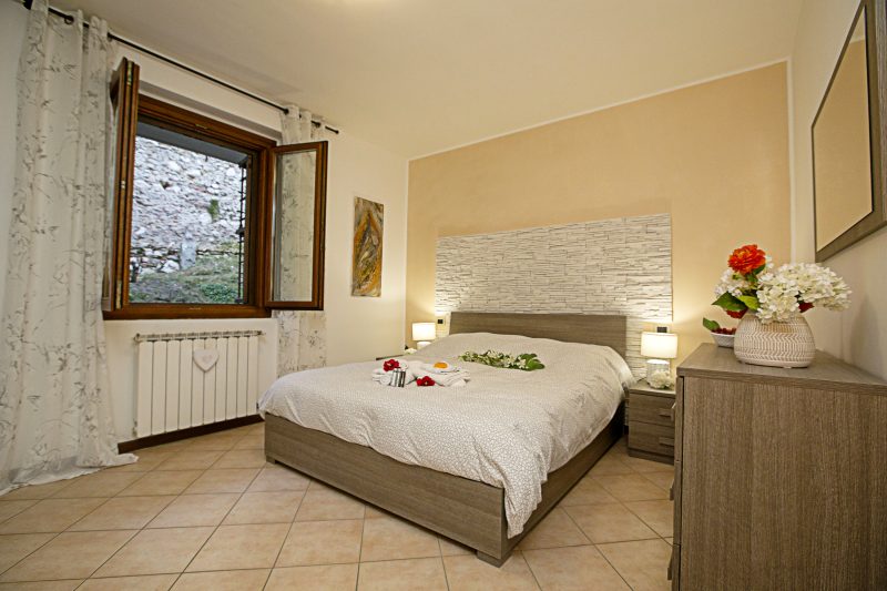 Borgo Degli Ulivi - 200m to the Lake with Shared Pool