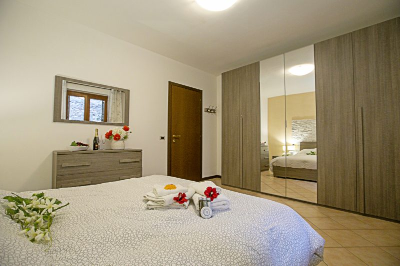 Borgo Degli Ulivi - 200m to the Lake with Shared Pool