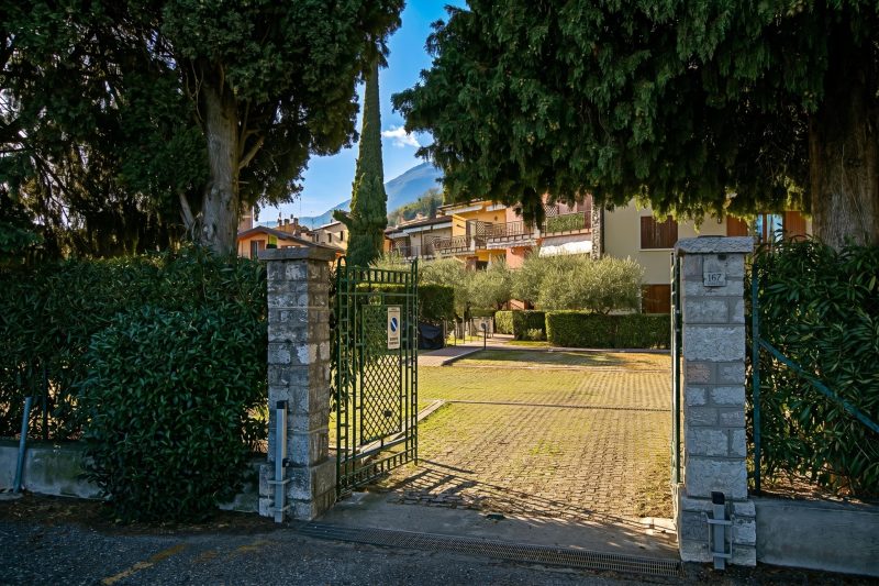 Borgo Degli Ulivi - 200m to the Lake with Shared Pool