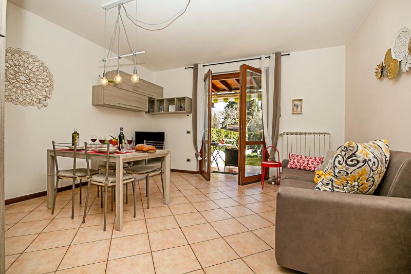 Borgo Degli Ulivi - 200m to the Lake with Shared Pool