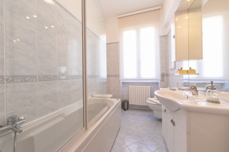 La Maison Fleurie Appt Giglio Walk to Beach for 6 A/C