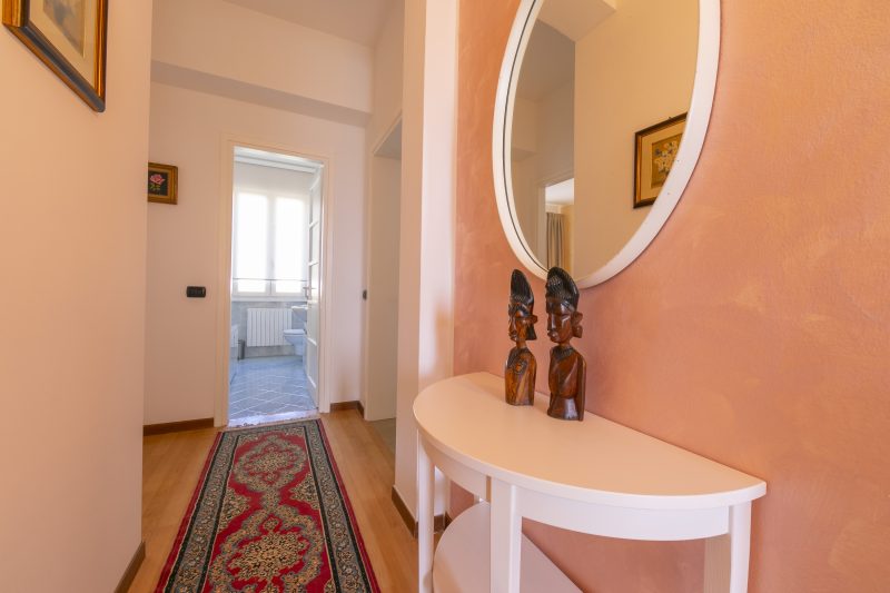 La Maison Fleurie Appt Giglio Walk to Beach for 6 A/C