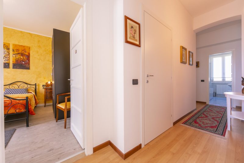 La Maison Fleurie Appt Giglio Walk to Beach for 6 A/C