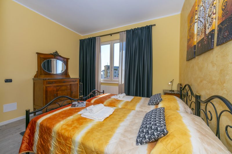 La Maison Fleurie Appt Giglio Walk to Beach for 6 A/C