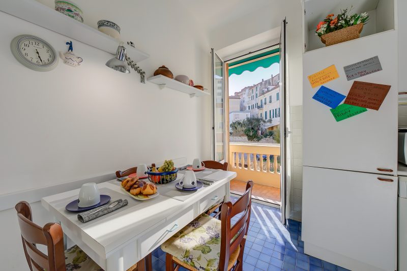 Sunrise Apartment Seaview 100m to Beach