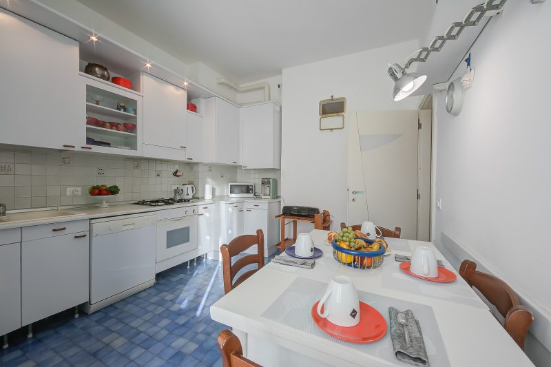 Sunrise Apartment Seaview 100m to Beach