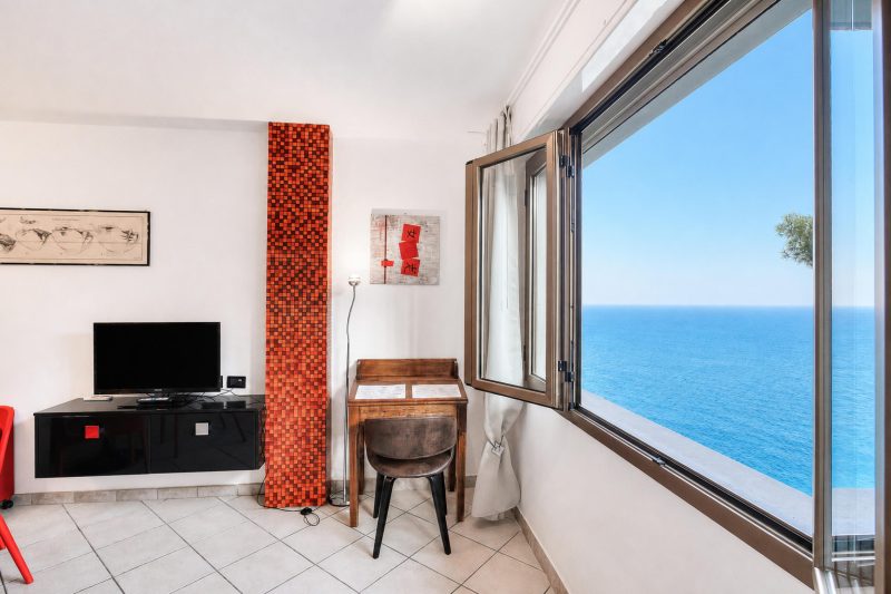 Il Suono del Mare - Sea Front Apt and Pool