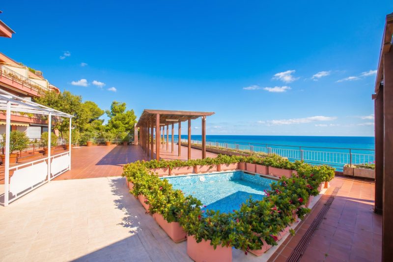 Il Suono del Mare - Sea Front Apt and Pool