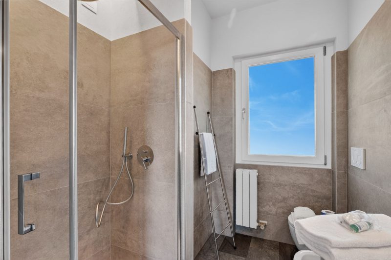 Bellevue Modern Apartment 4