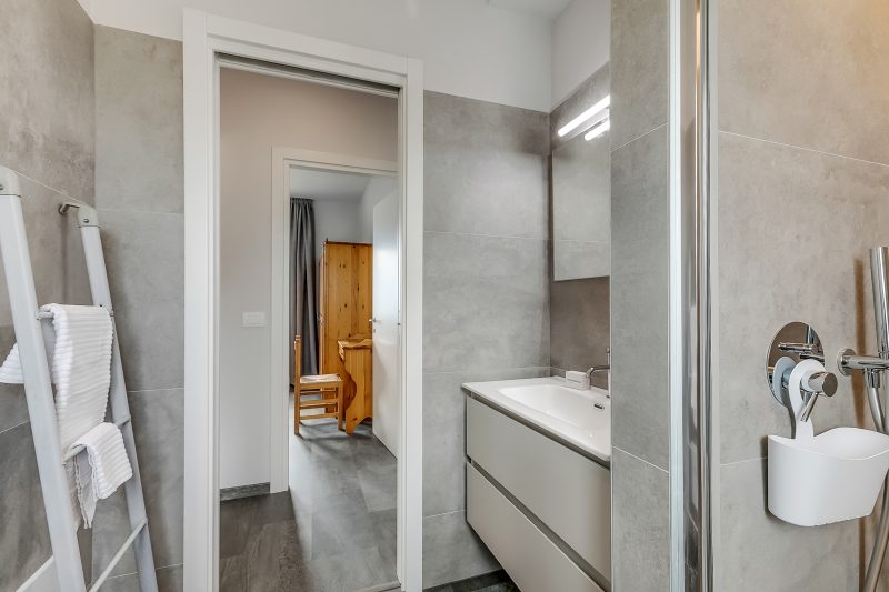 Bellevue Modern Apartment 9