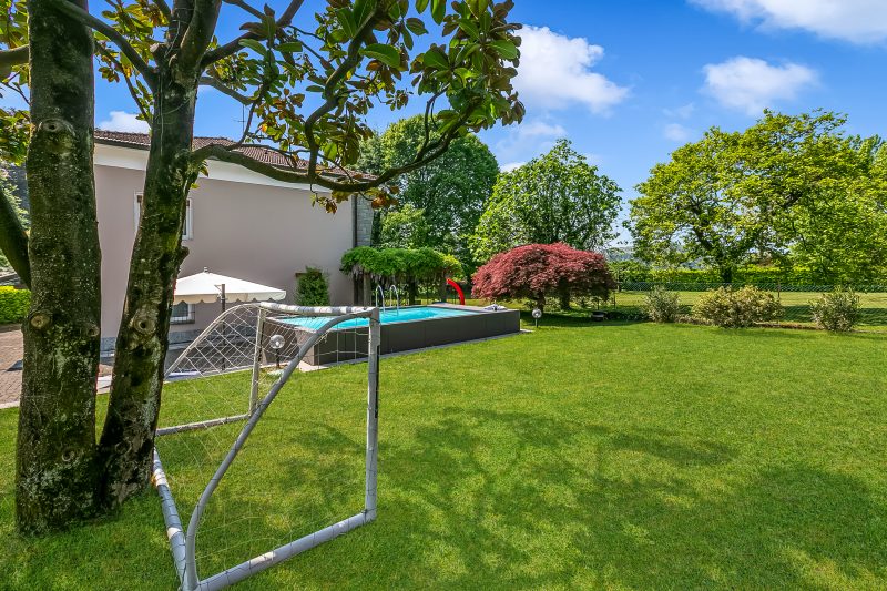 Villa Giulietta: Private Pool & Garden near Lake Maggiore (Sleeps 9)