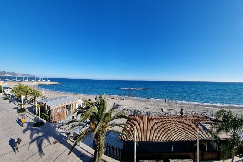 Tre Balconi Sul Mare - Beachfront Sea-View Apartment