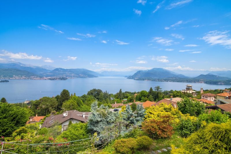 Piccolo Mondo Antico: Stresa 2BR Apartment with Lake View