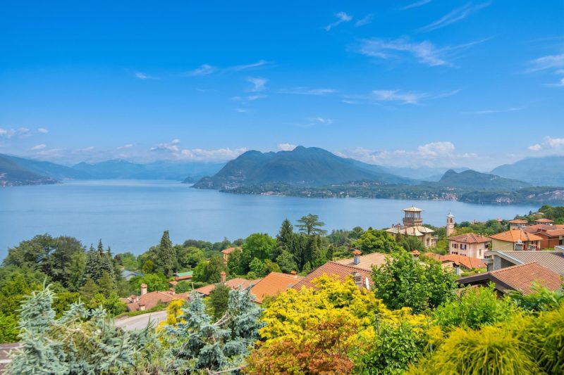 Piccolo Mondo Antico: Stresa 2BR Apartment with Lake View
