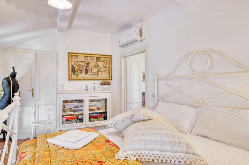 Piccolo Mondo Antico: Stresa 2BR Apartment with Lake View