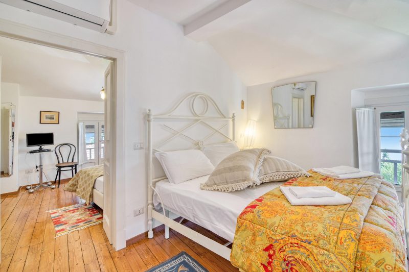 Piccolo Mondo Antico: Stresa 2BR Apartment with Lake View
