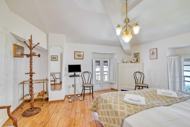 Piccolo Mondo Antico: Stresa 2BR Apartment with Lake View