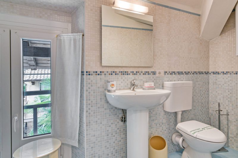 Piccolo Mondo Antico: Stresa 2BR Apartment with Lake View
