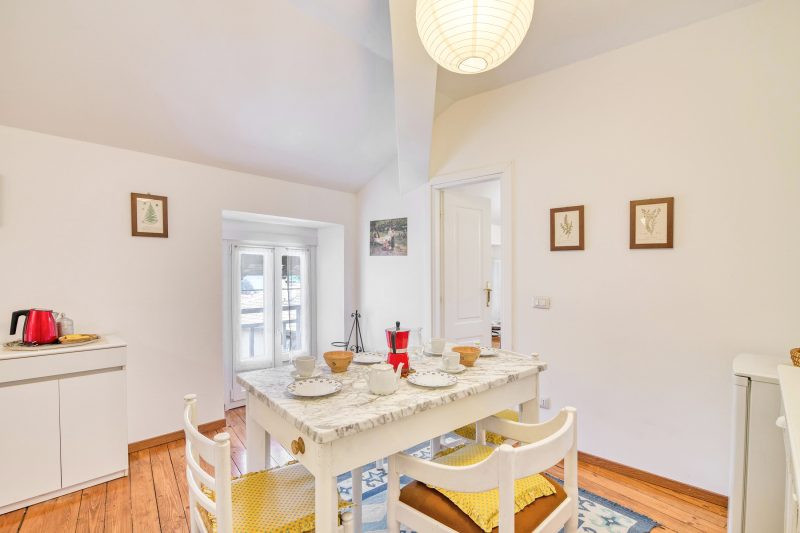 Piccolo Mondo Antico: Stresa 2BR Apartment with Lake View