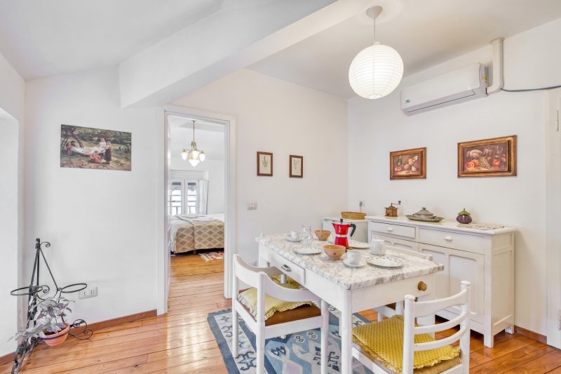 Piccolo Mondo Antico: Stresa 2BR Apartment with Lake View