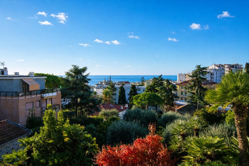 La Lincolnia - with Garden and Seaview