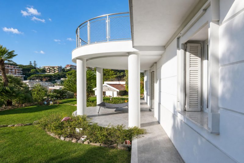 La Lincolnia - with Garden and Seaview