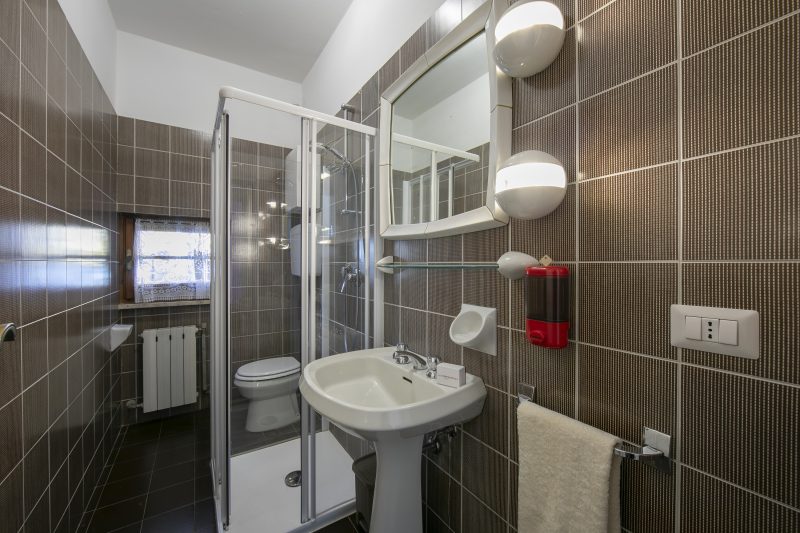 Villa Fiorita - Apt 1 - Violetta near lake, shops & AC