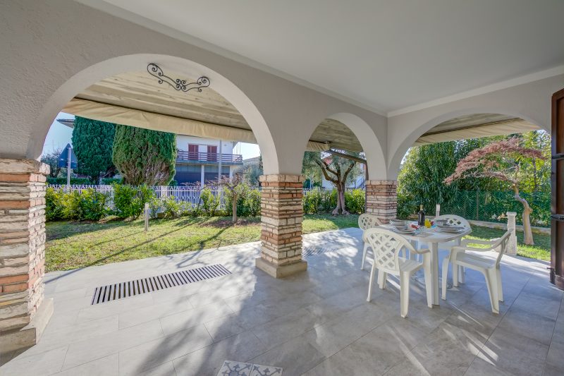 Villa Fiorita - Apt 1 - Violetta near lake, shops & AC