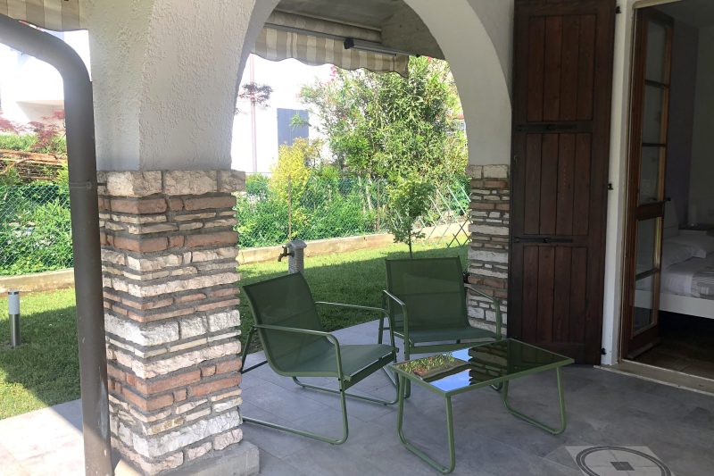 Villa Fiorita - Apt 1 - Violetta near lake, shops & AC