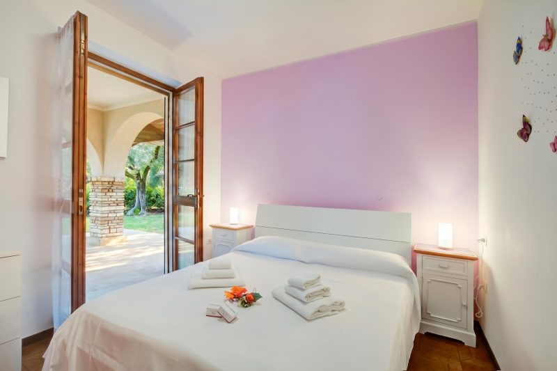 Villa Fiorita - Apt 1 - Violetta near lake, shops & AC