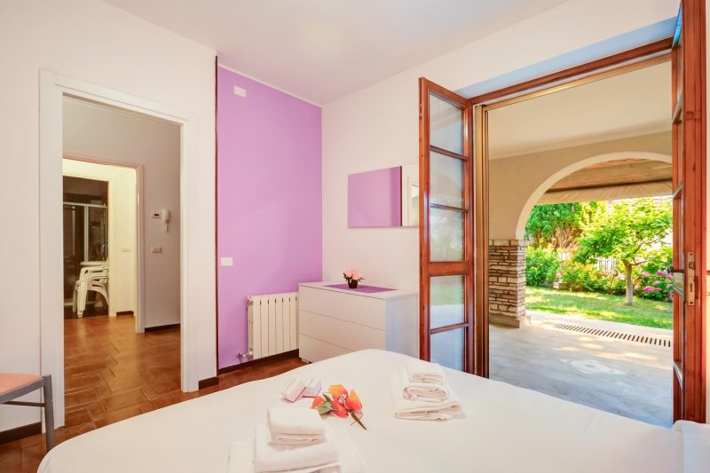 Villa Fiorita - Apt 1 - Violetta near lake, shops & AC
