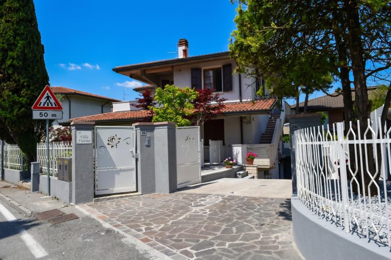 Villa Fiorita - Apt 1 - Violetta near lake, shops & AC