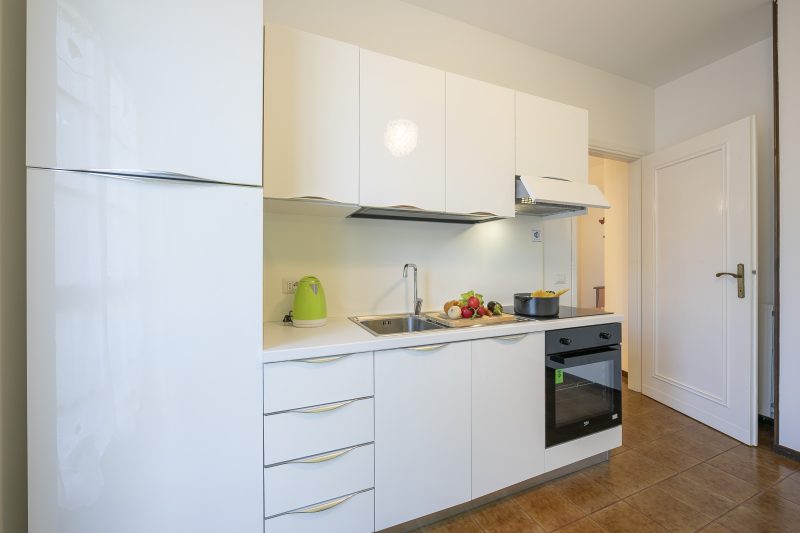 Villa Fiorita - Apt 2 - Margherita near lake, shops & AC