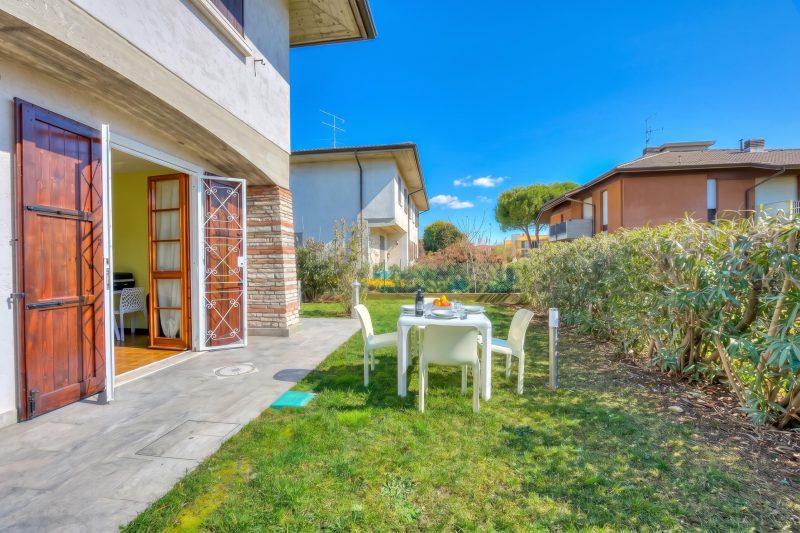 Villa Fiorita - Apt 2 - Margherita near lake, shops & AC