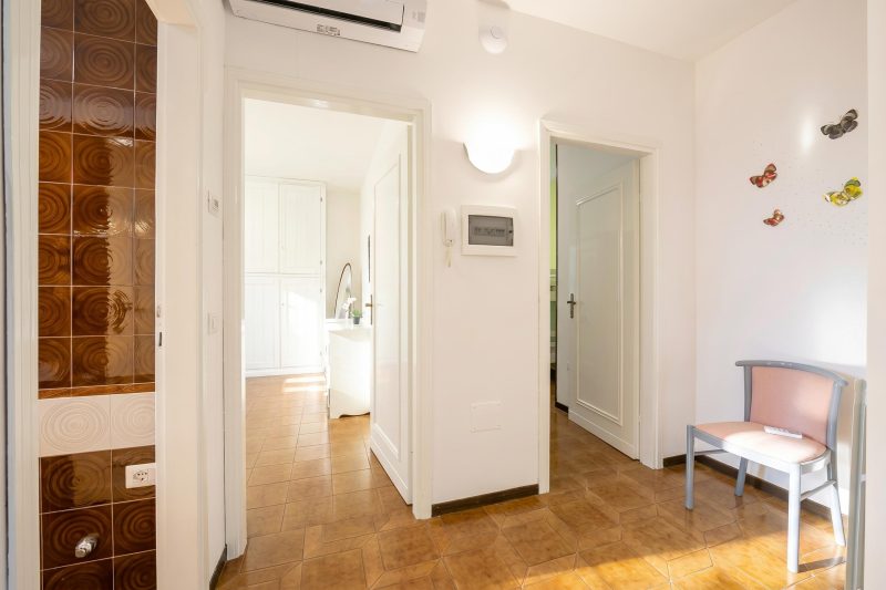 Villa Fiorita - Apt 2 - Margherita near lake, shops & AC