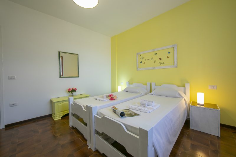 Villa Fiorita - Apt 4 - Mimosa near lake, shops & AC
