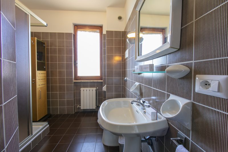 Villa Fiorita - Apt 4 - Mimosa near lake, shops & AC