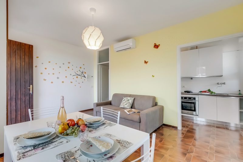 Villa Fiorita - Apt 4 - Mimosa near lake, shops & AC