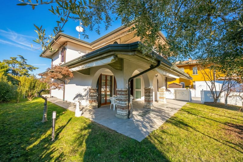 Villa Fiorita - Apt 4 - Mimosa near lake, shops & AC