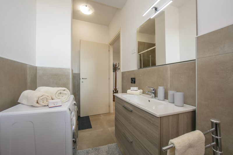 Villa Teresa Apt Lake Garda View 2BR + Pool (Sleeps 6)