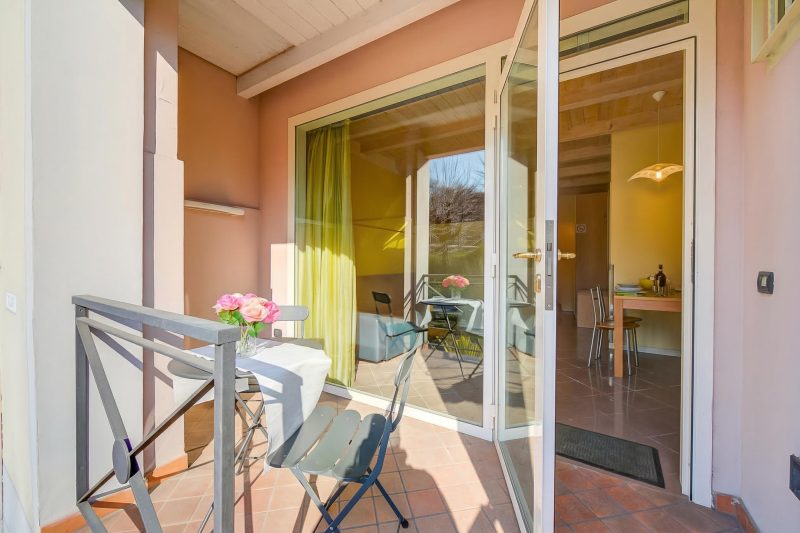 Yellow Apartment Desenzano With Smart TV, AC + WIFI