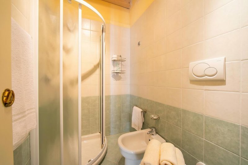 Yellow Apartment Desenzano With Smart TV, AC + WIFI