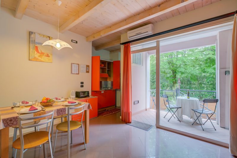 Orange Apartment Desenzano with Wi-fi & Balcony