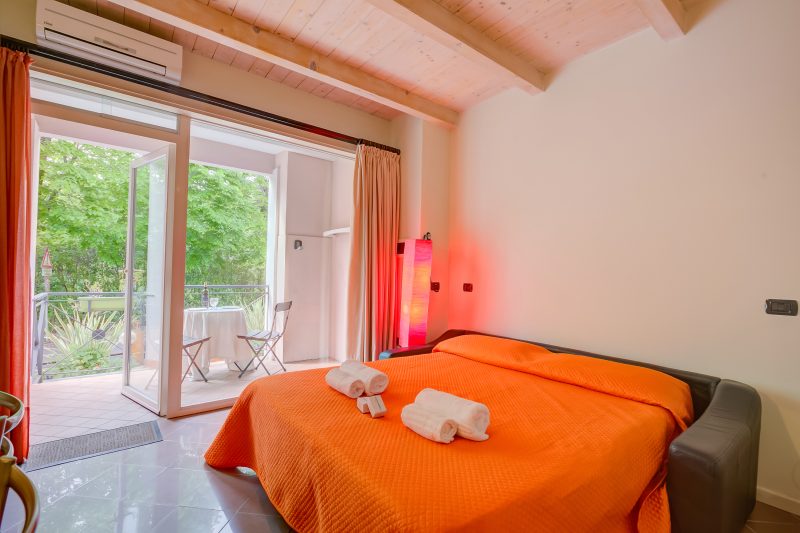 Orange Apartment Desenzano with Wi-fi & Balcony