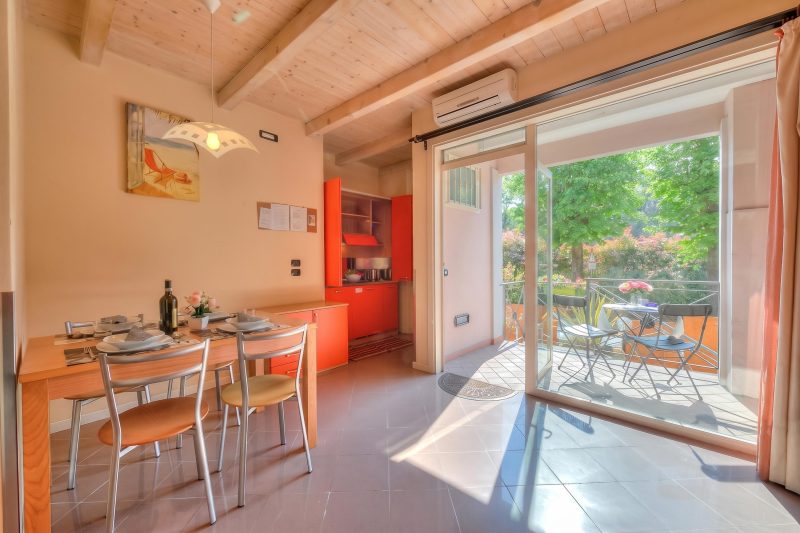 Orange Apartment Desenzano with Wi-fi & Balcony