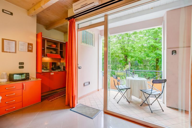 Orange Apartment Desenzano with Wi-fi & Balcony